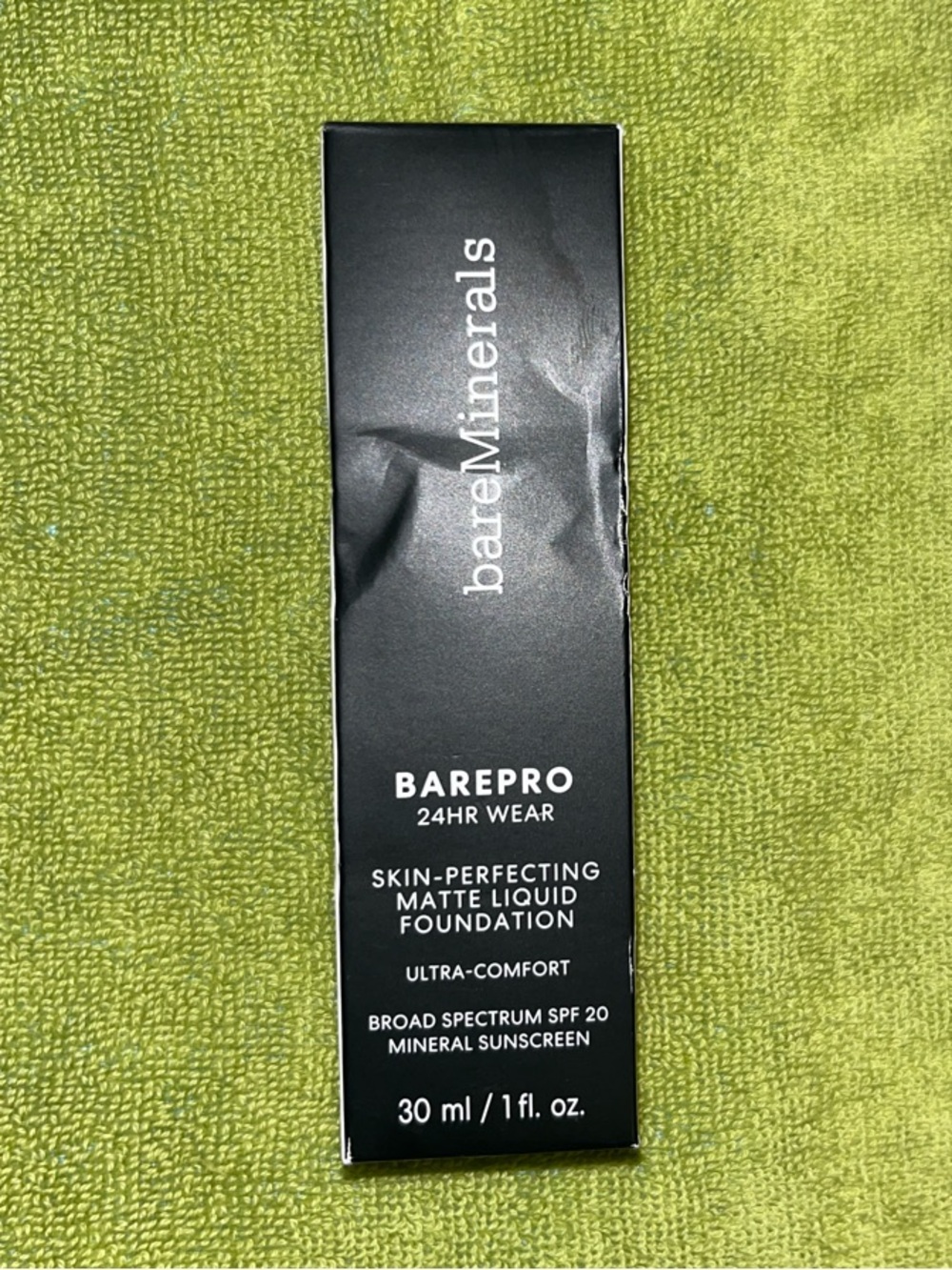 bareMinerals Black BarePro Skin-Perfecting Matte Liquid Foundation Box
